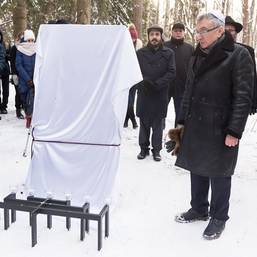 На открытии памятного знака в Павловске, на месте убийства евреев. 2018