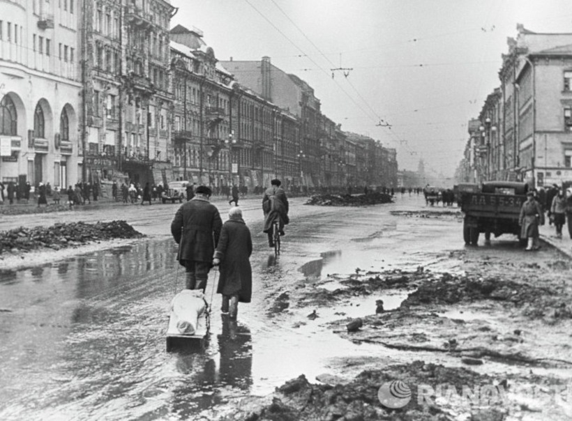 Почтите память тех, кто умер в блокадном Ленинграде!