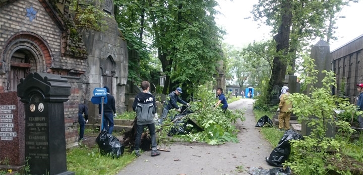 Воскресник по уборке Еврейского кладбища