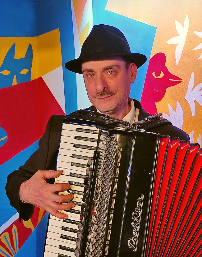 Вячеслав Хенкин, аккордеон