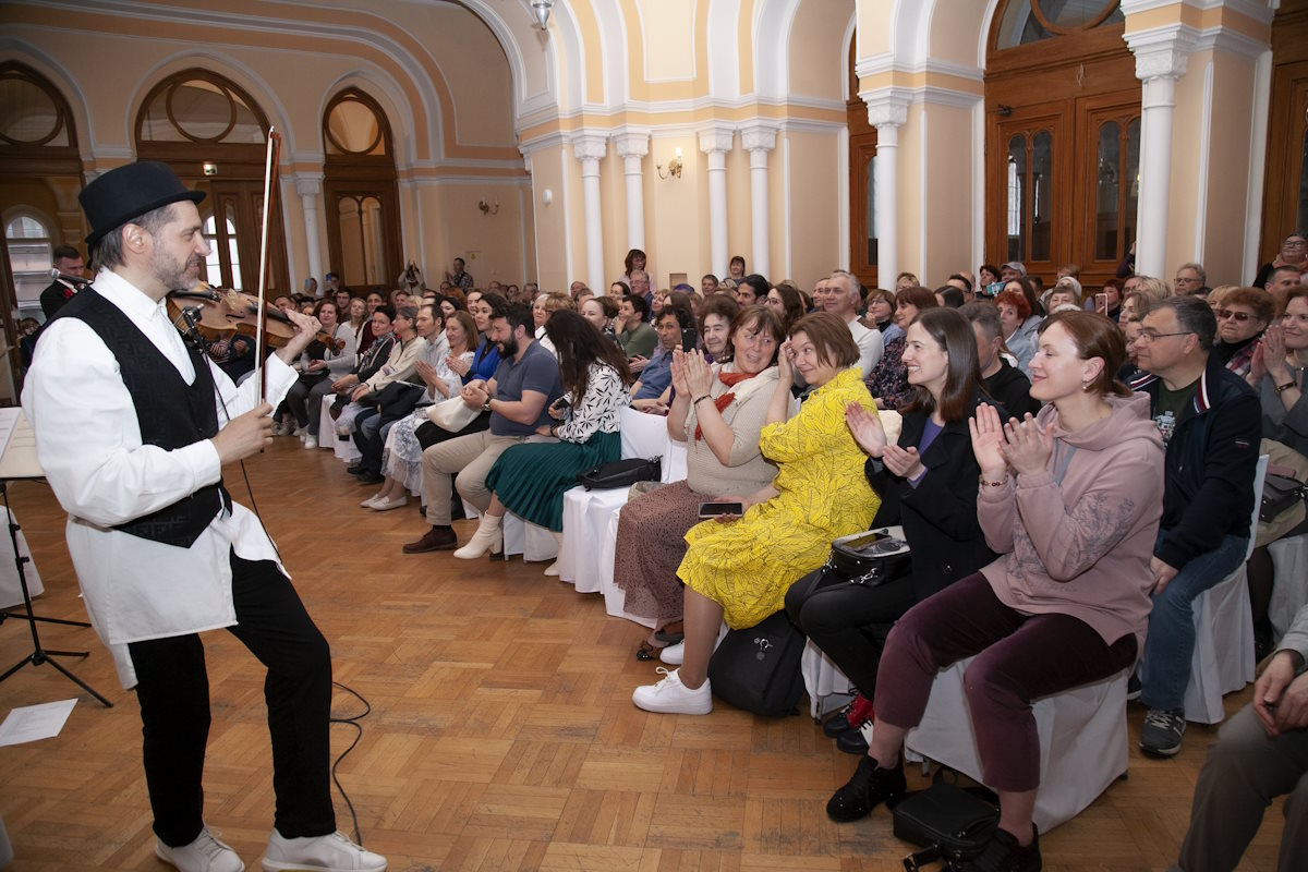 В Синагоге состоялся концерт Acid Hasid «Чирибим!»