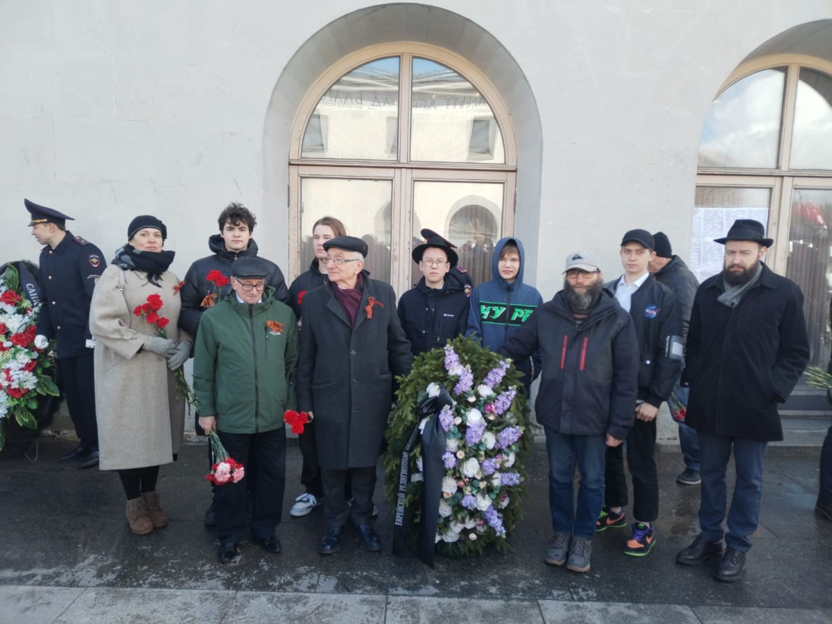 Делегация еврейской общины возложила венки на Пискаревском