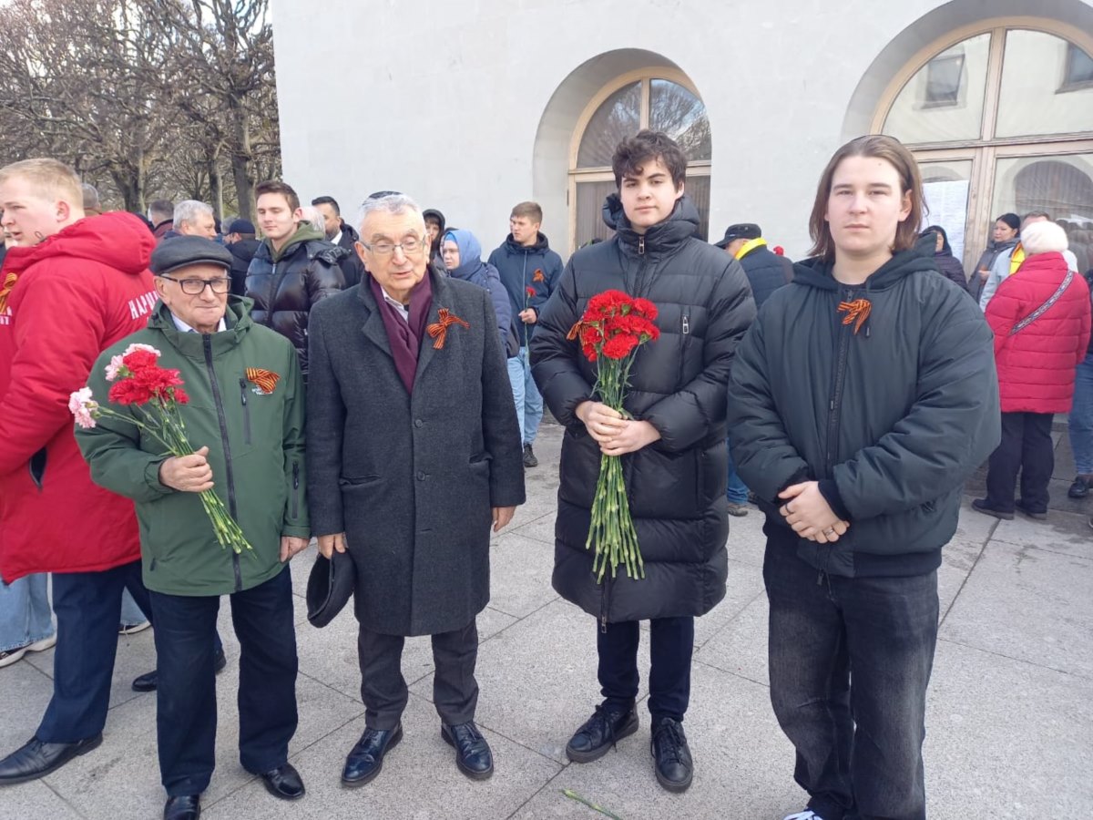 Делегация еврейской общины возложила венки на Пискаревском