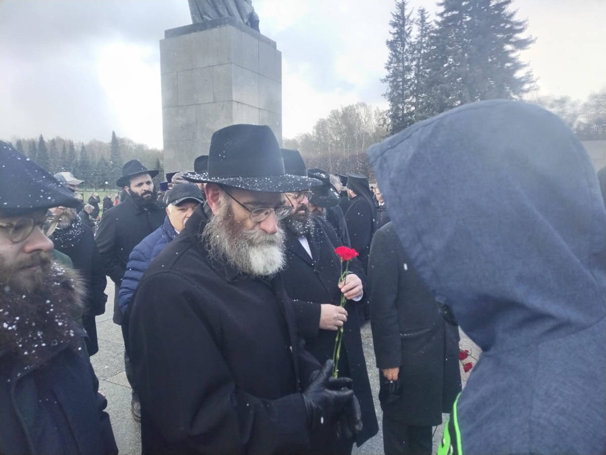 Делегация еврейской общины возложила венки на Пискаревском