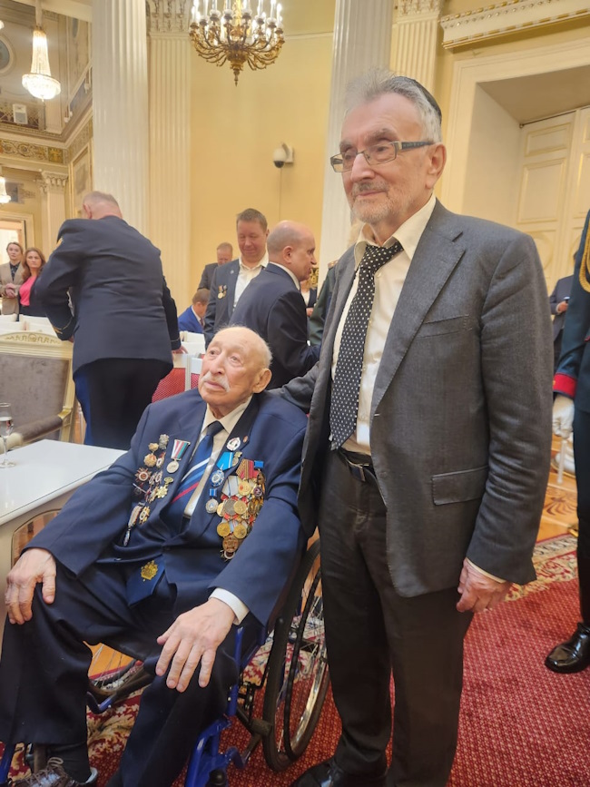100-летний Зиновий Меркин стал Почетным гражданином Петербурга