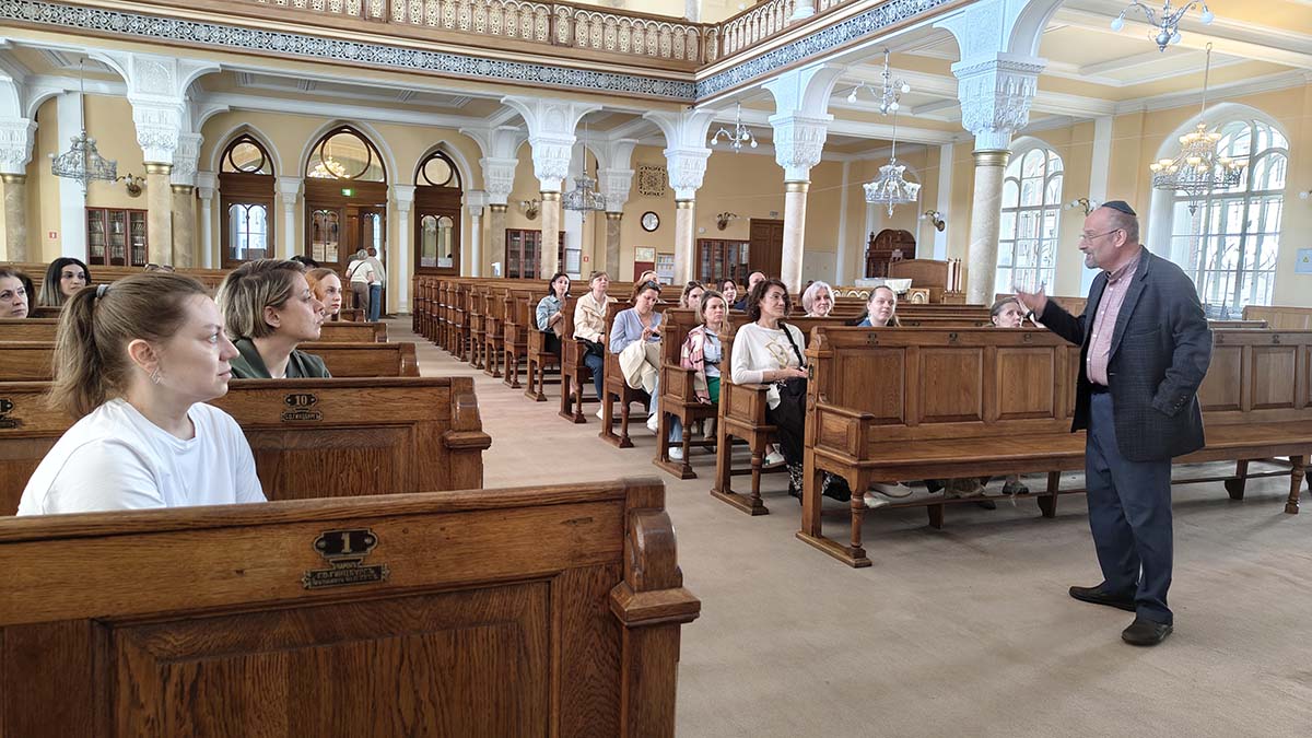 Представителям туроператоров Петербурга показали Синагогу
