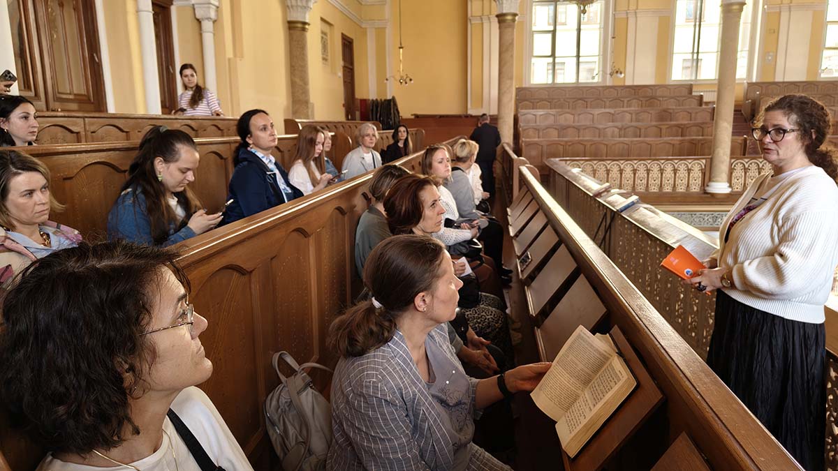 Представителям туроператоров Петербурга показали Синагогу