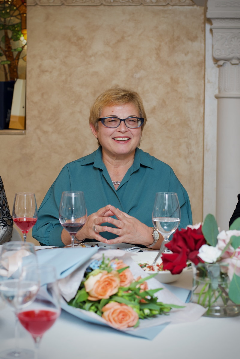 Марина Вадимовна Белицкая завуч школы «Менахем» проводы на пенсию