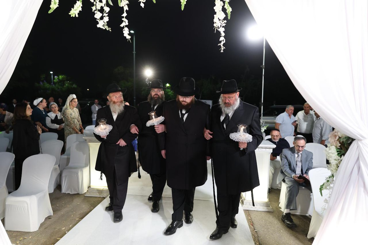 Жениха ведут под хупу