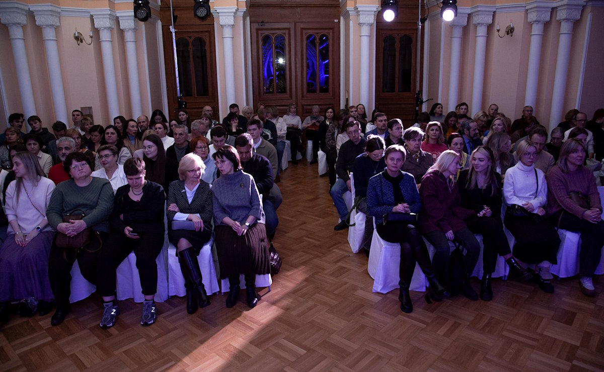 В Синагоге прошел моноспектакль Александра Мицкевича