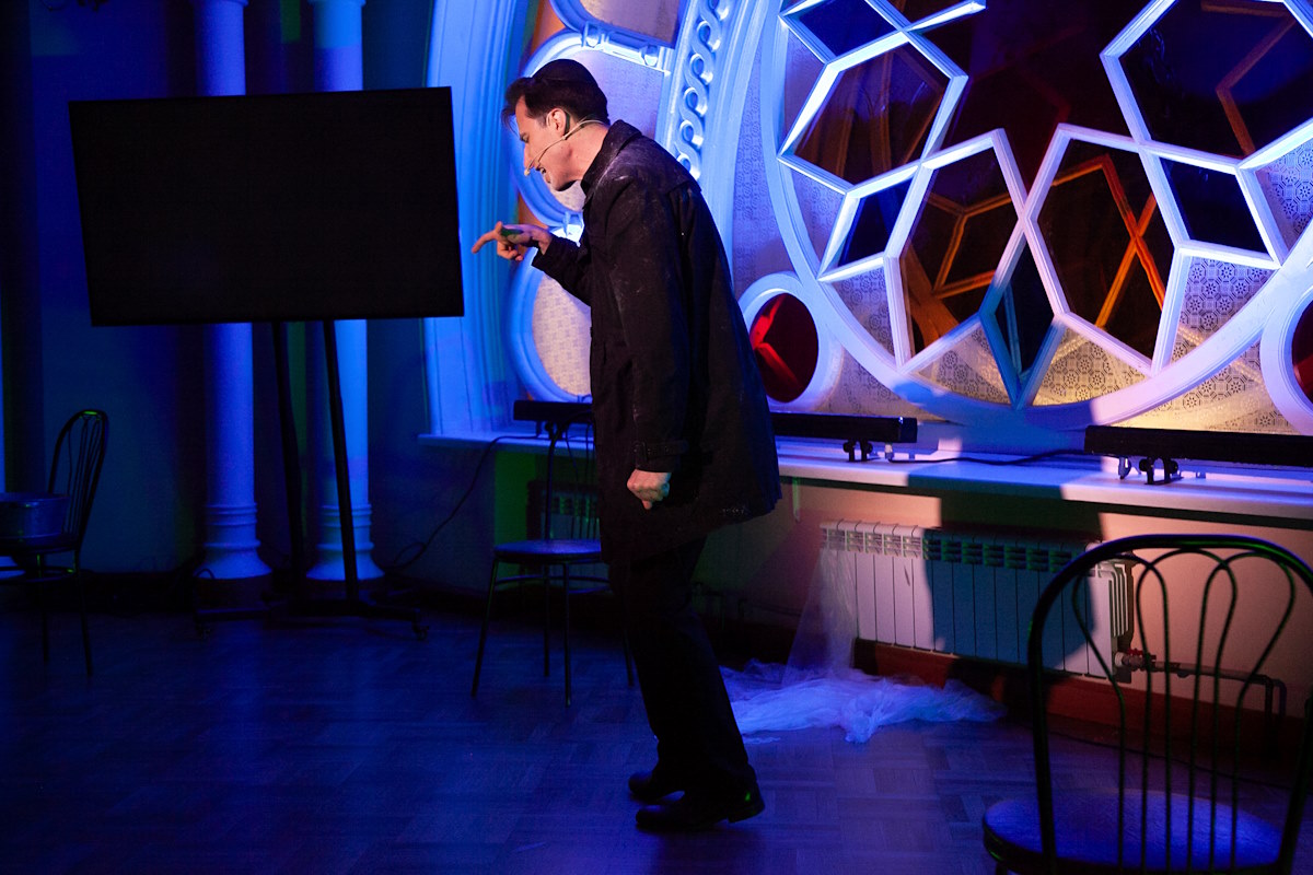 В Синагоге прошел моноспектакль Александра Мицкевича