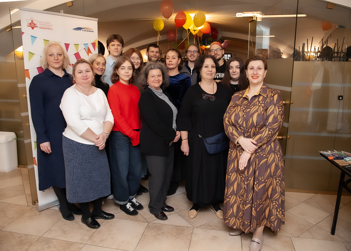 Виктория Гордина и команда Волонтерского центра «Рахамим»   Посмотрите небольшое видео