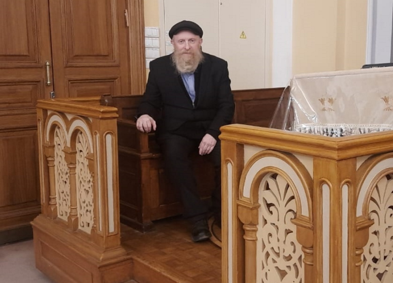 Шамес Синагоги Гершом Вульфсон принимает желающих в Синагоге