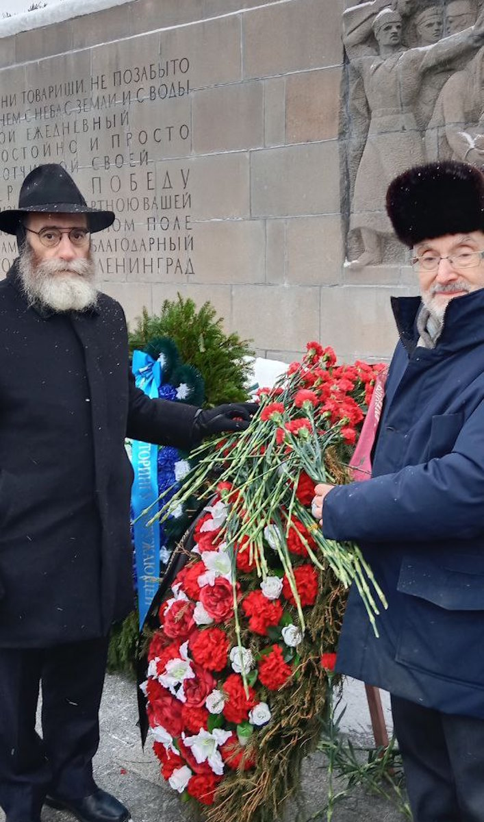 Делегация еврейской общины Петербурга возложила венки на Пискаревском