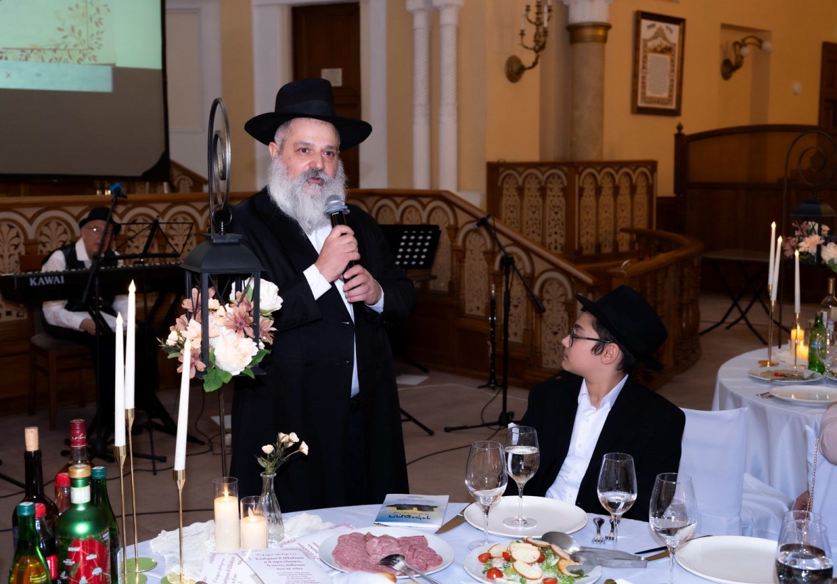 Поздравляем семью Абрамовых с бар-мицвой сына