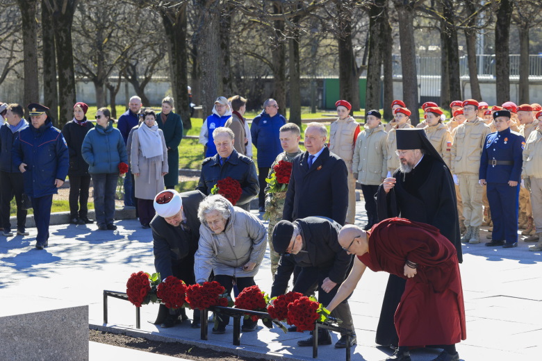 М. Д. Грубарг почтил память жертв погибших ленинградцев