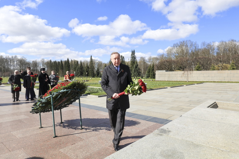 М. Д. Грубарг почтил память жертв погибших ленинградцев