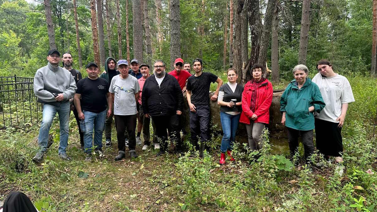 Воскресник на еврейском кладбище