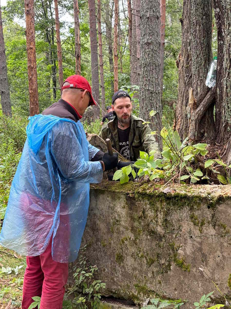 Воскресник на еврейском кладбище