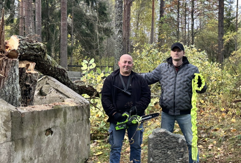 В Луге прошел воскресник на Еврейском кладбище